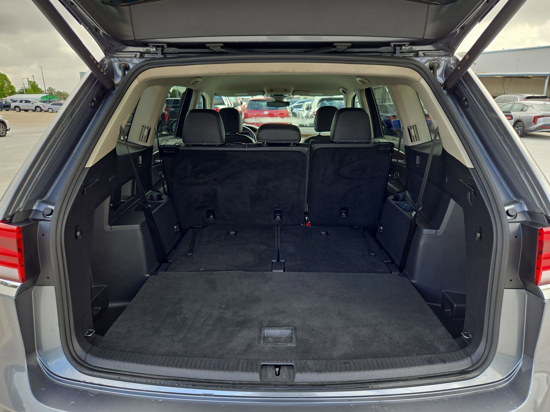 Used 2025 Volkswagen Atlas SE FWD image 29