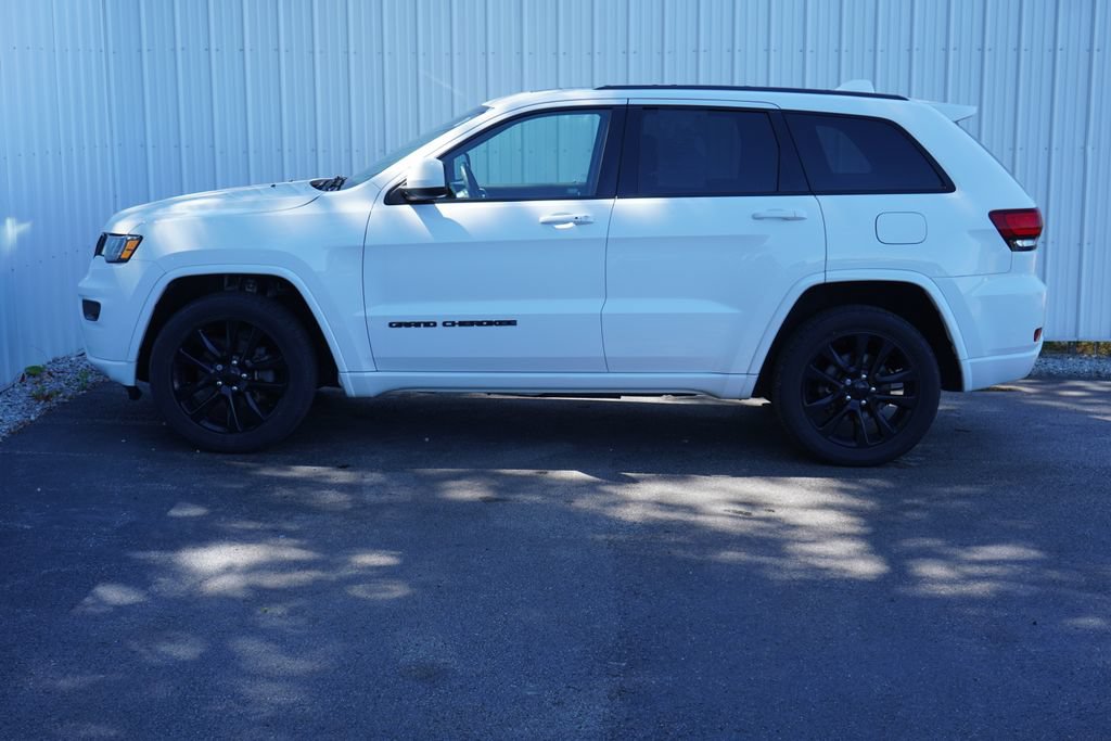 Used 2019 Jeep Grand Cherokee Altitude AWD/4WD image 3