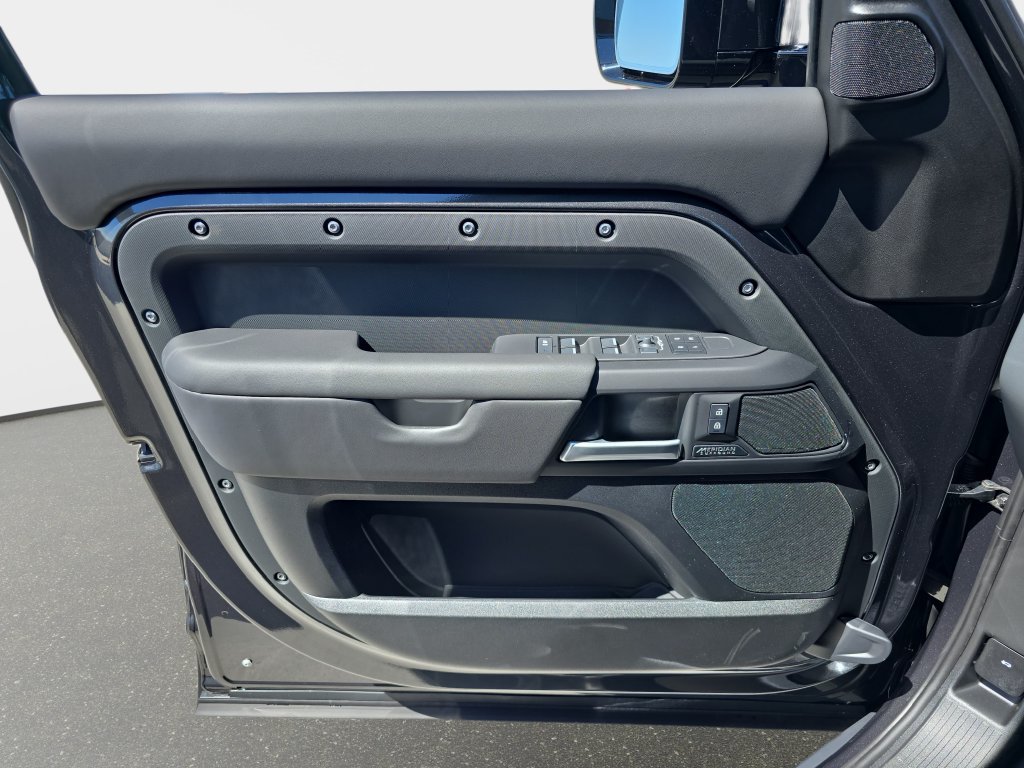 New 2026 Land Rover Defender 110 X-Dynamic SE AWD/4WD image 27