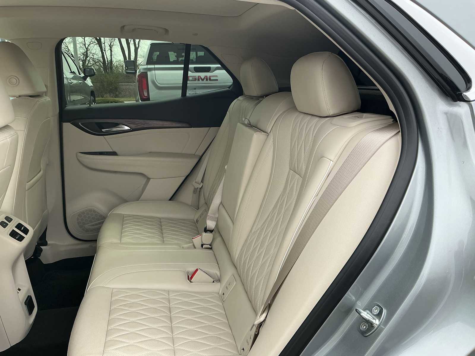 Used 2023 Buick Envision Avenir image 24
