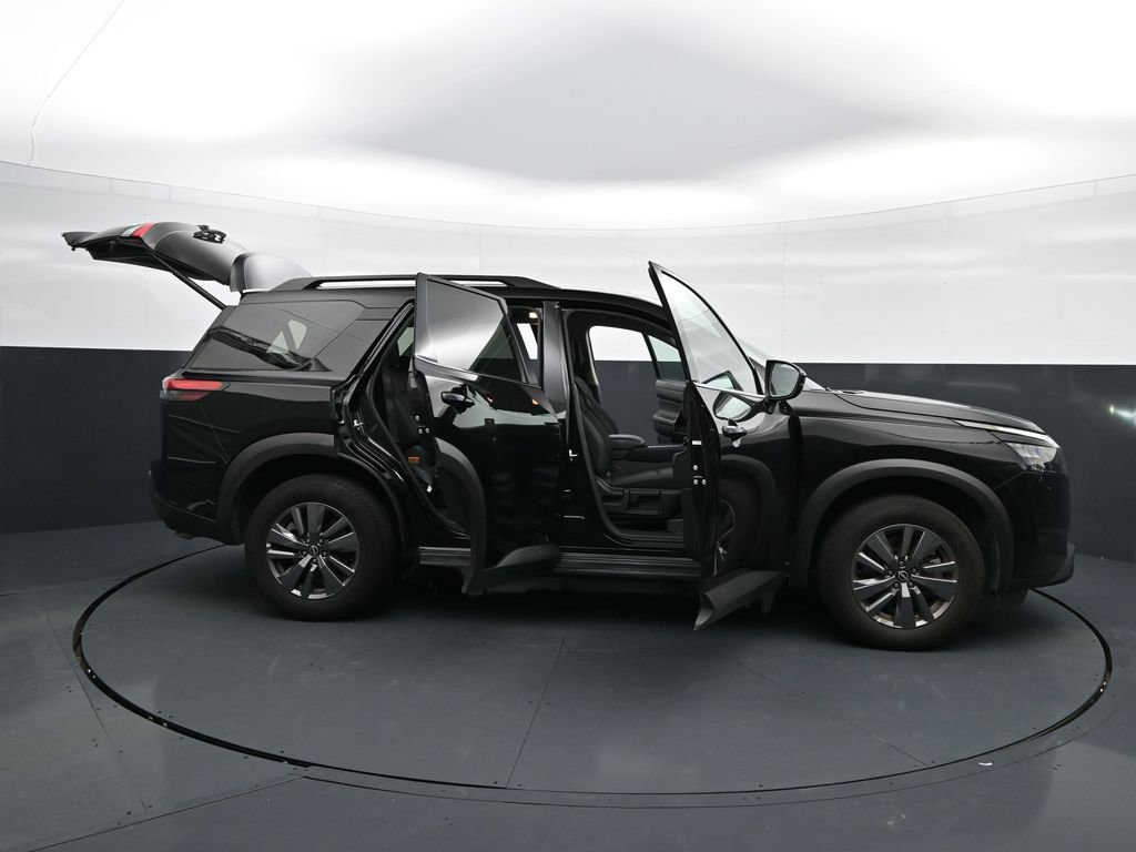 Used 2025 Nissan Pathfinder SV FWD image 42