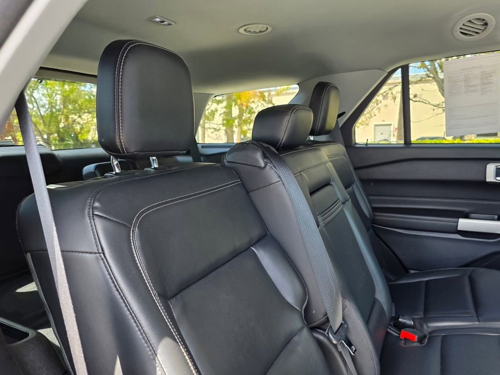 Used 2021 Ford Explorer XLT w/ Equipment Group 202A image 14