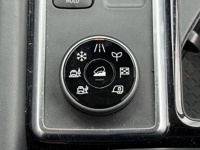 Used 2023 Nissan Pathfinder SL w/ Black Appearance Package image 23