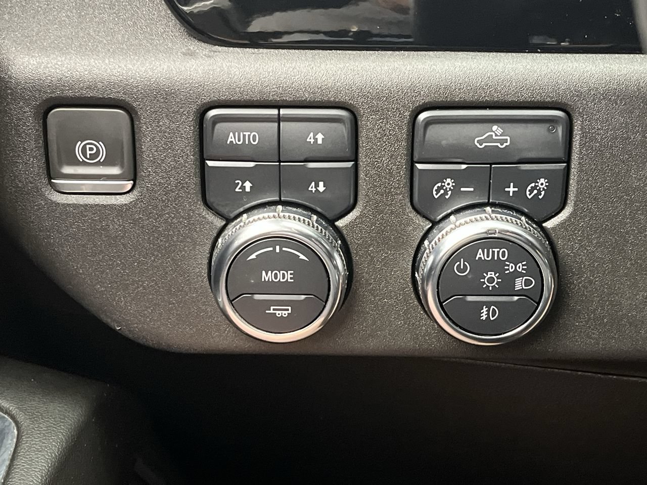 Used 2024 GMC Sierra 1500 Elevation w/ Preferred Package AWD/4WD image 17