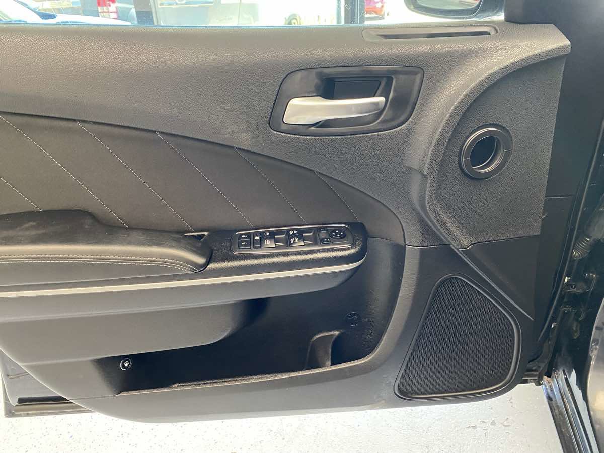 Used 2019 Dodge Charger SXT image 18