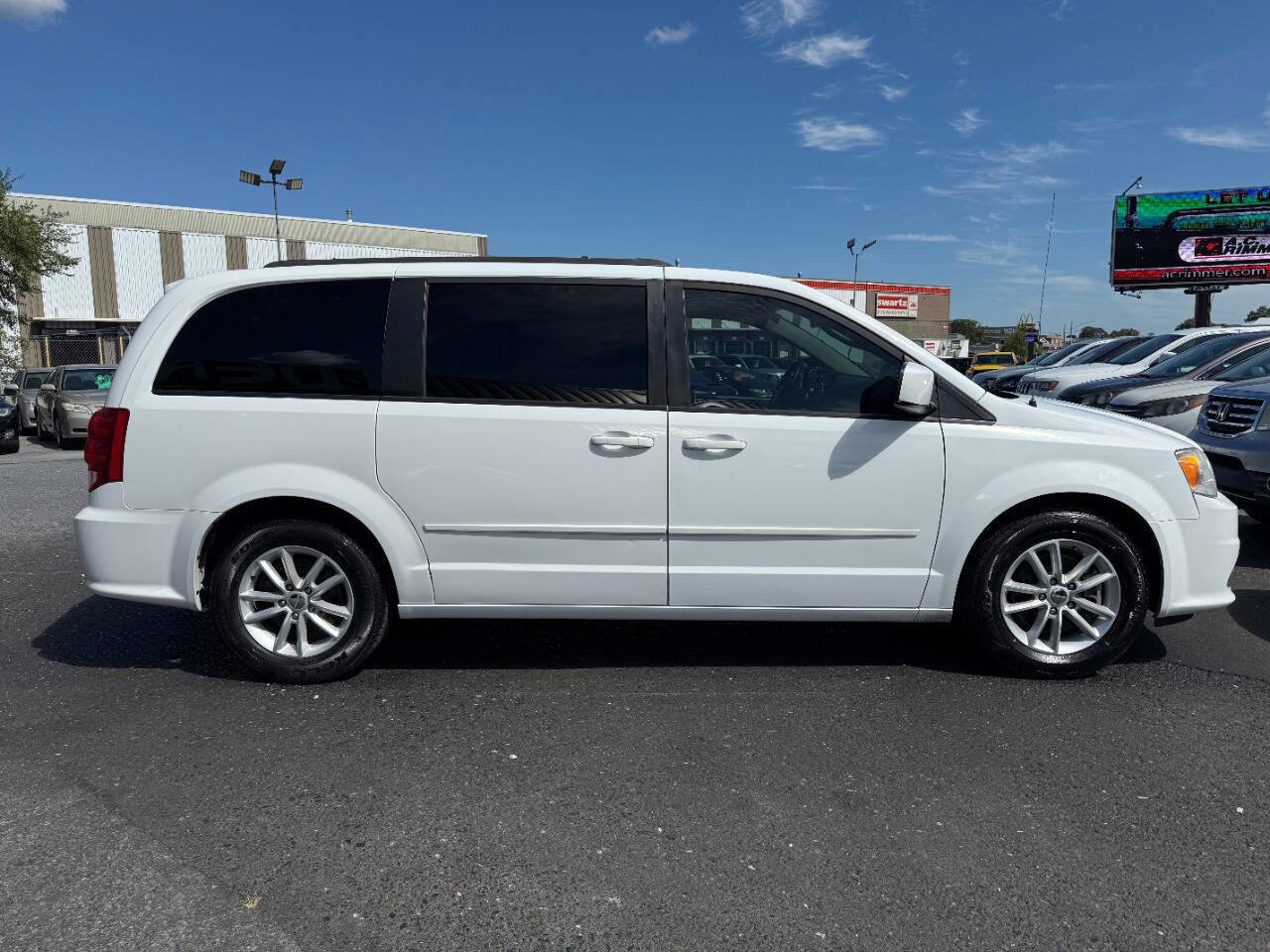 Used 2015 Dodge Grand Caravan SXT w/ Security Group FWD image 4