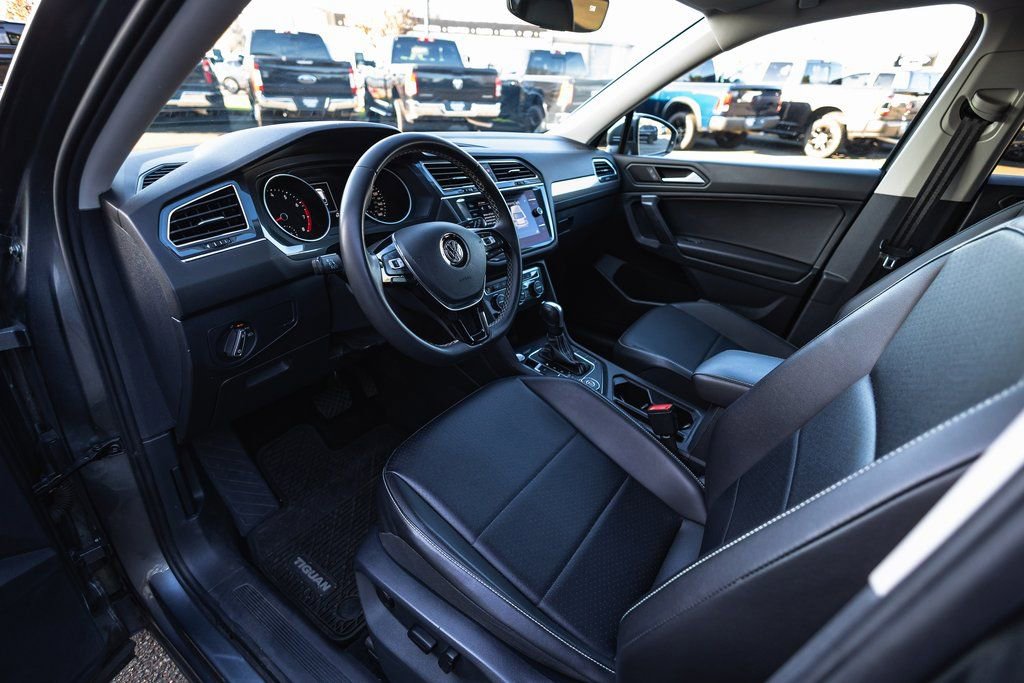 Used 2021 Volkswagen Tiguan SE w/ Panoramic Sunroof Package image 20
