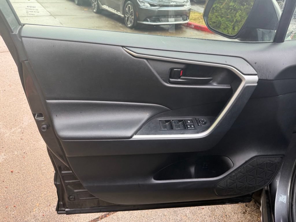 Used 2020 Toyota RAV4 LE w/ All Weather Liner Package AWD/4WD image 12