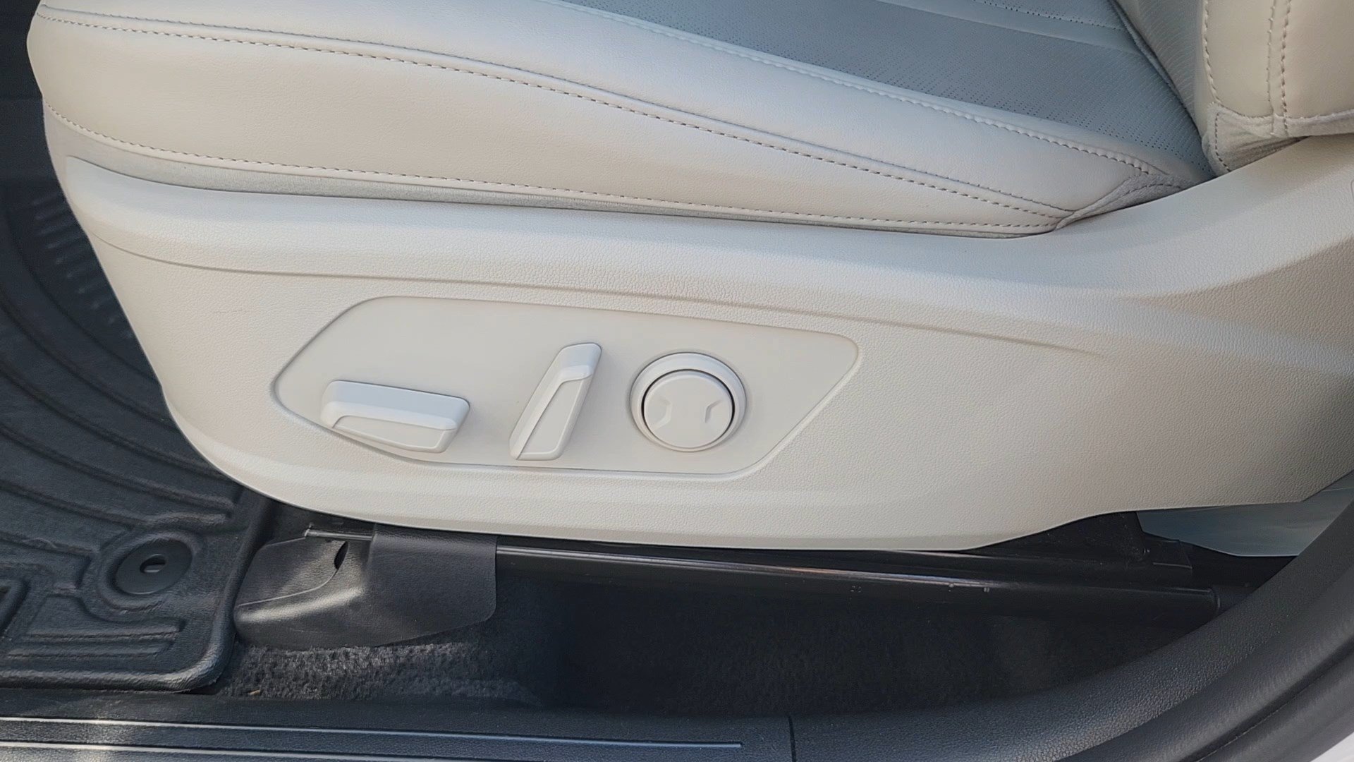 Used 2022 Kia Sorento S w/ Panoramic Sunroof Package AWD/4WD image 9
