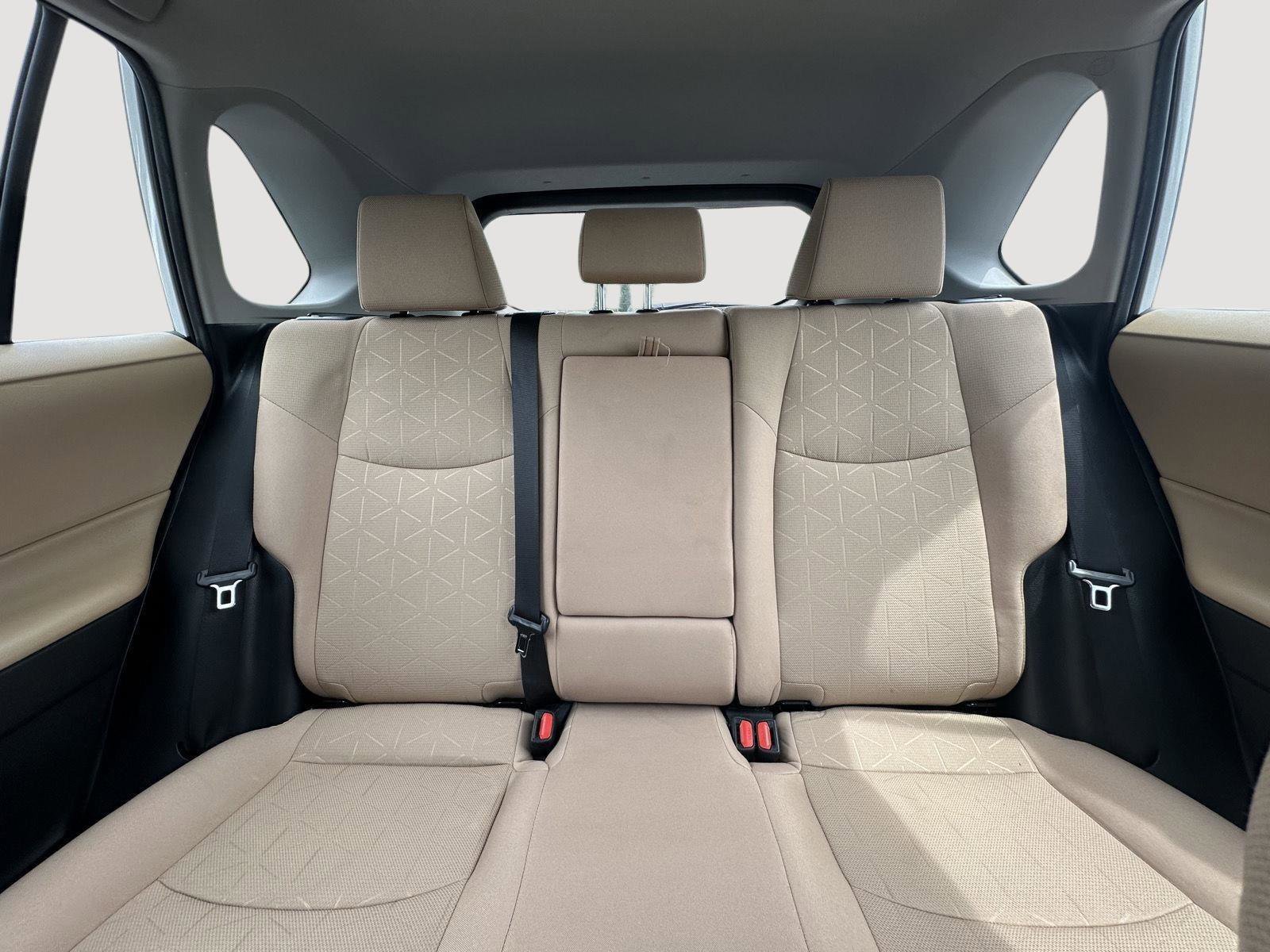 Used 2019 Toyota RAV4 XLE w/ Convenience Package FWD image 13