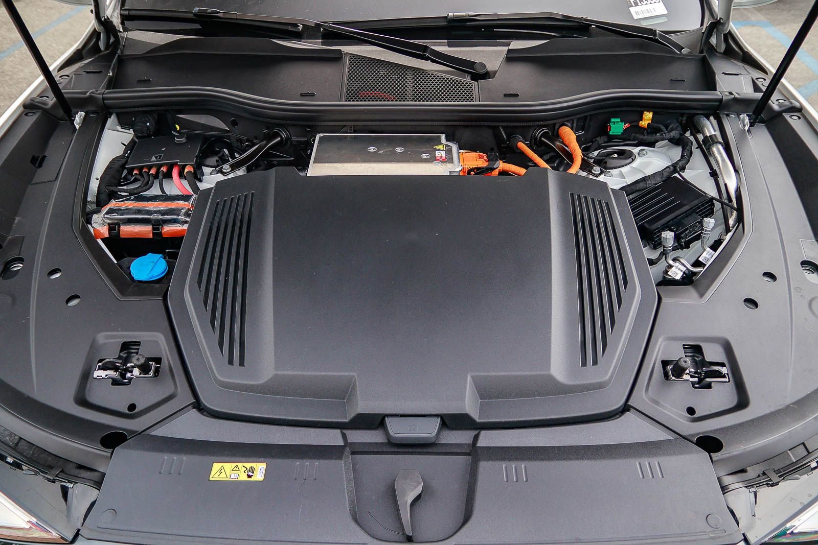 Used 2024 Audi Q8 e-tron Premium Plus image 31