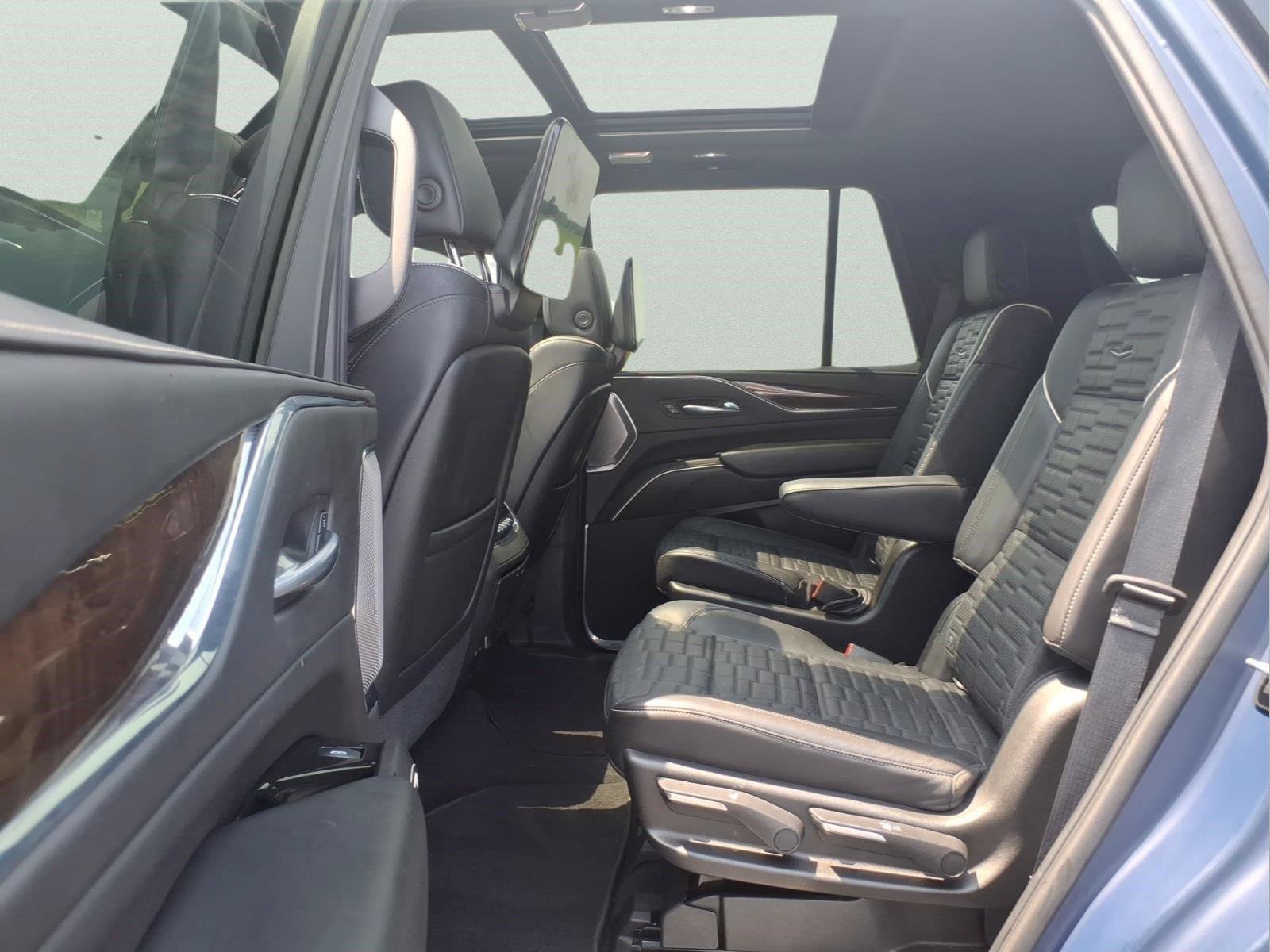 Used 2021 Cadillac Escalade Sport Platinum RWD image 4
