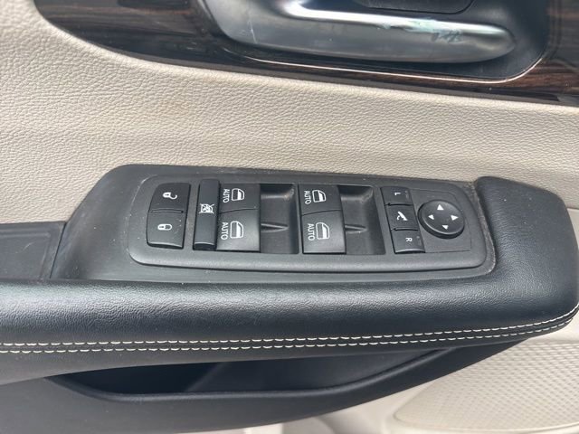 Used 2023 Chrysler Pacifica Limited image 8