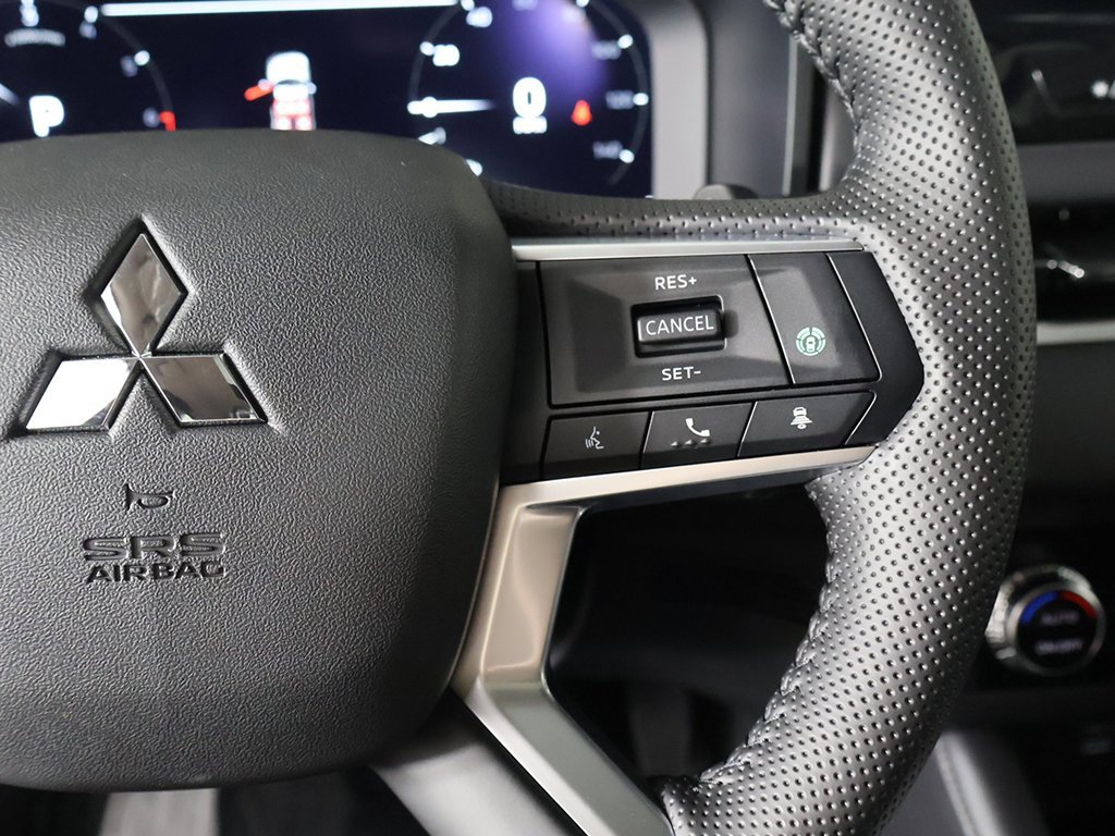 New 2025 Mitsubishi Outlander SE image 45