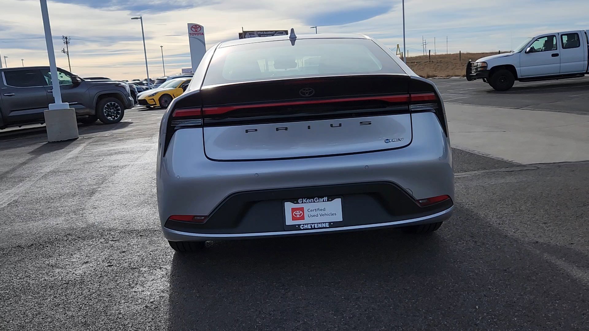 Used 2025 Toyota Prius LE image 3