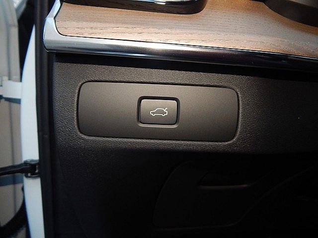 Certified 2026 Volvo XC90 B6 Ultra image 25