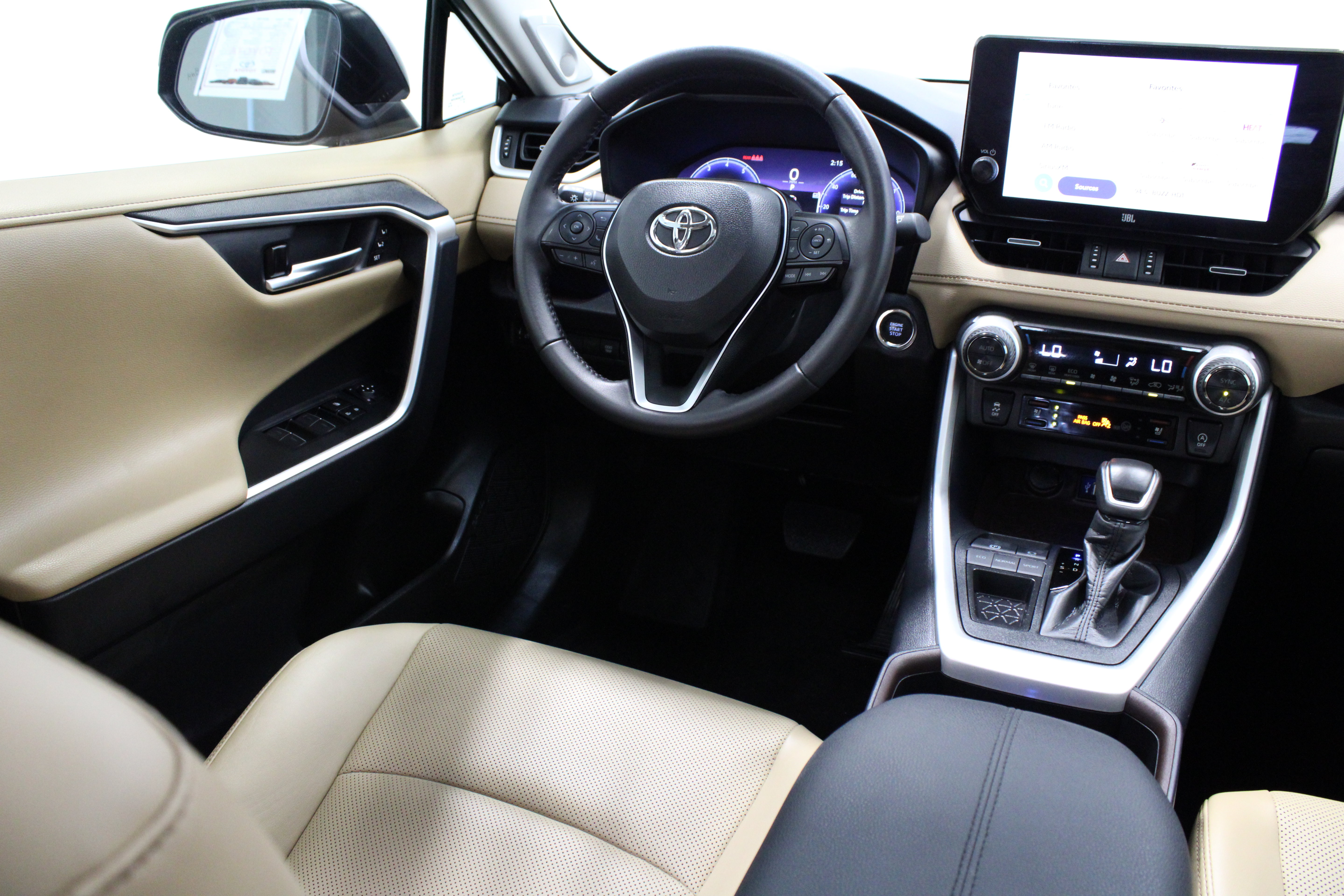 Used 2025 Toyota RAV4 Limited FWD image 32