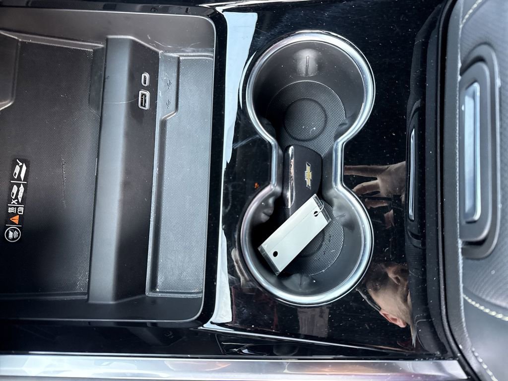 Used 2025 Chevrolet Suburban Premier AWD/4WD image 38