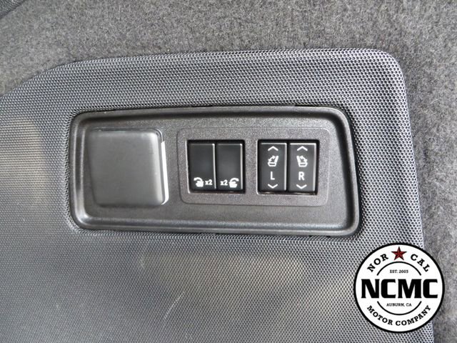 Used 2023 Cadillac Escalade Premium Luxury AWD/4WD image 63