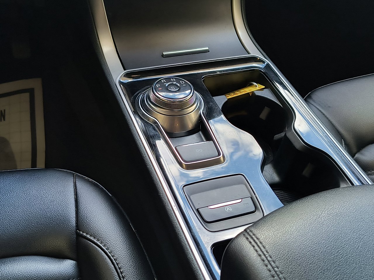 Used 2020 Ford Edge SEL image 21