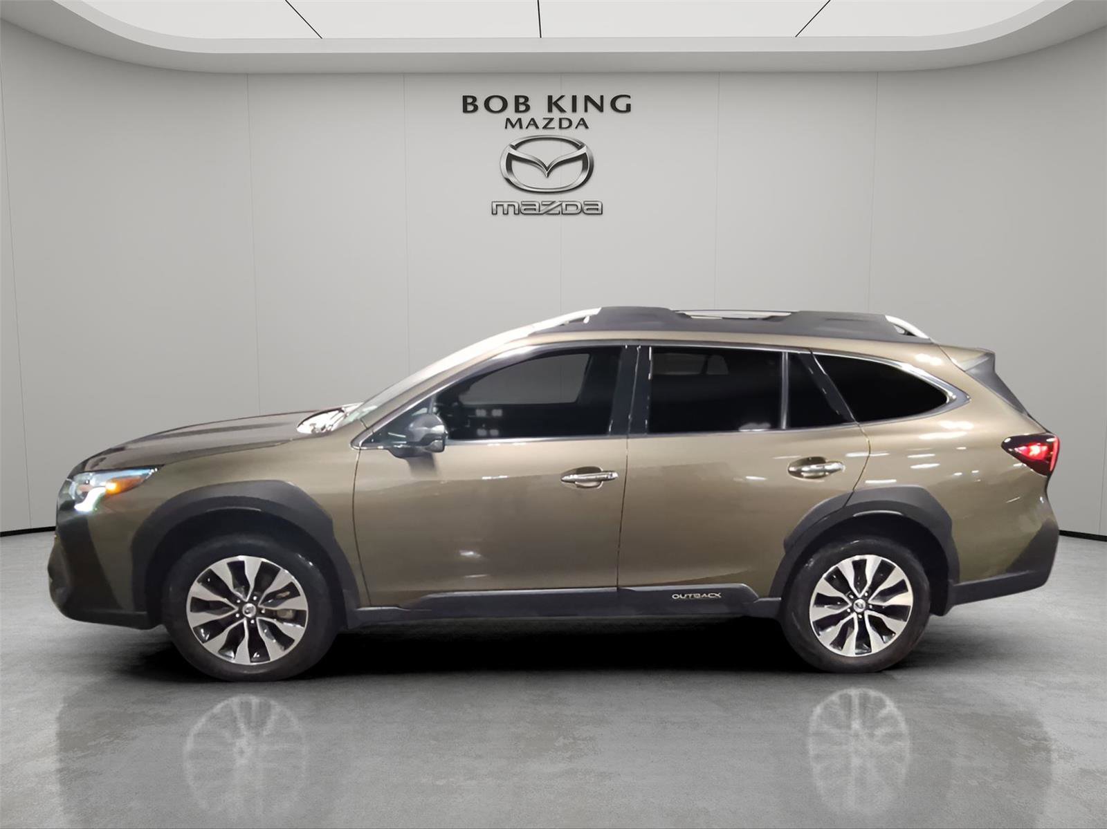 Used 2023 Subaru Outback Touring image 2
