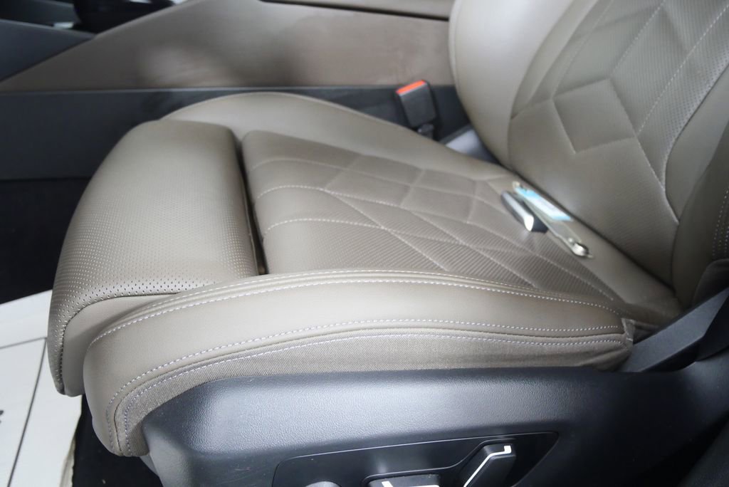 Certified 2025 BMW 530i RWD image 9