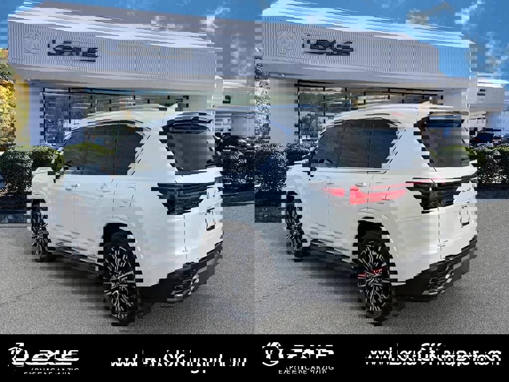 Used 2024 Lexus LX 600 4WD w/ Luxury Package image 3