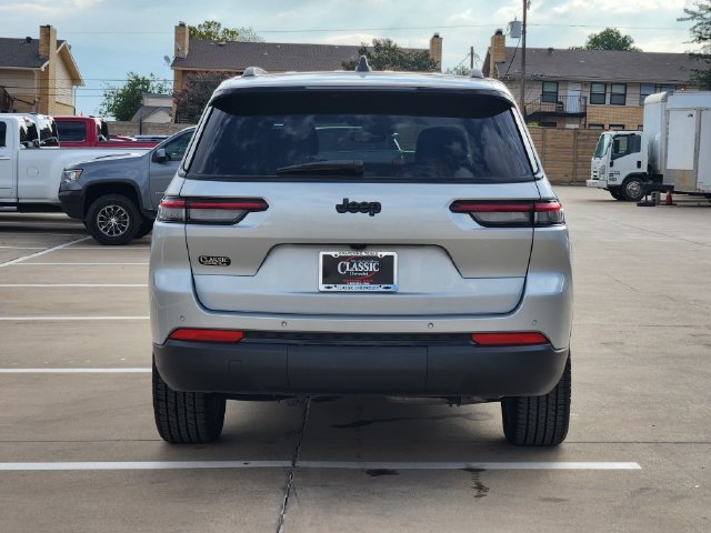 Used 2023 Jeep Grand Cherokee L Laredo RWD image 13