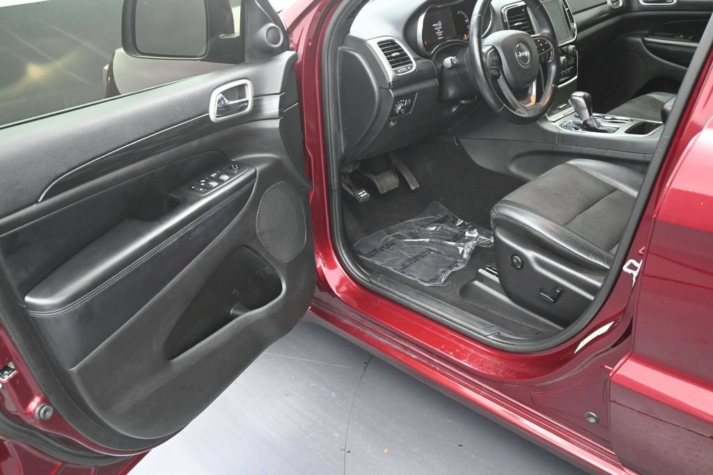 Used 2020 Jeep Grand Cherokee Altitude RWD image 10