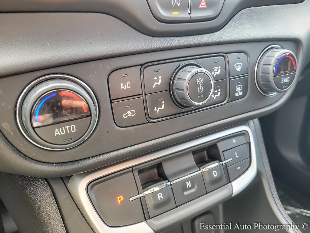 Used 2024 GMC Terrain SLE w/ Driver Convenience Package image 16