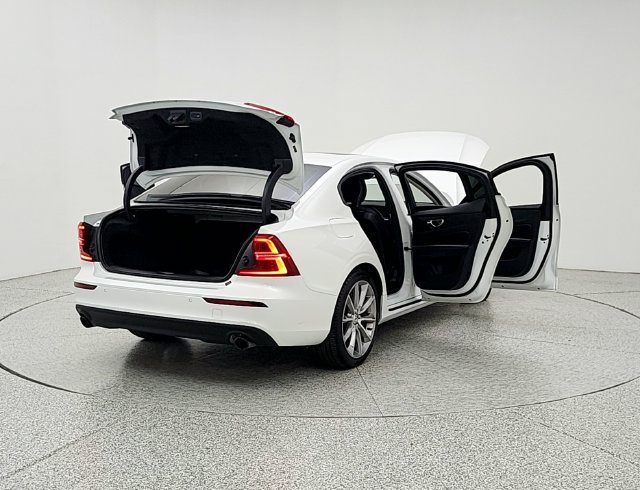 Used 2020 Volvo S60 T5 Momentum FWD image 11
