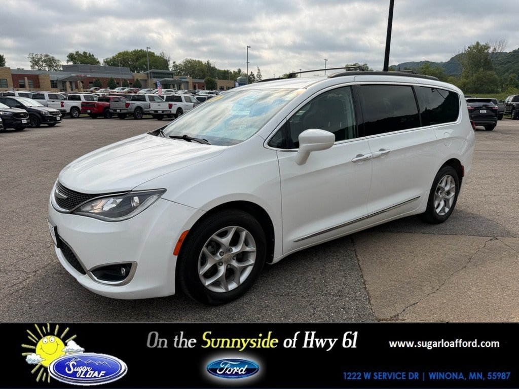 Used 2017 Chrysler Pacifica Touring-L w/ Tire & Wheel Group