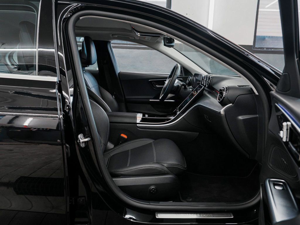 Used 2025 Mercedes-Benz C 300 4MATIC Sedan image 33