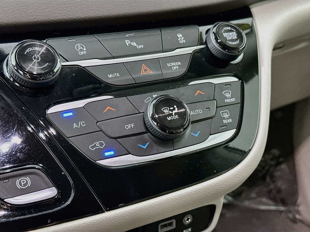Certified 2018 Chrysler Pacifica Touring-L FWD image 22