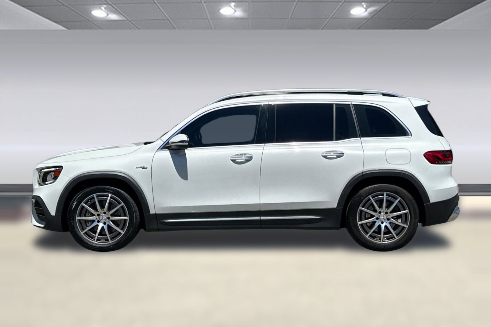 Used 2021 Mercedes-Benz GLB 35 AMG 4MATIC image 2