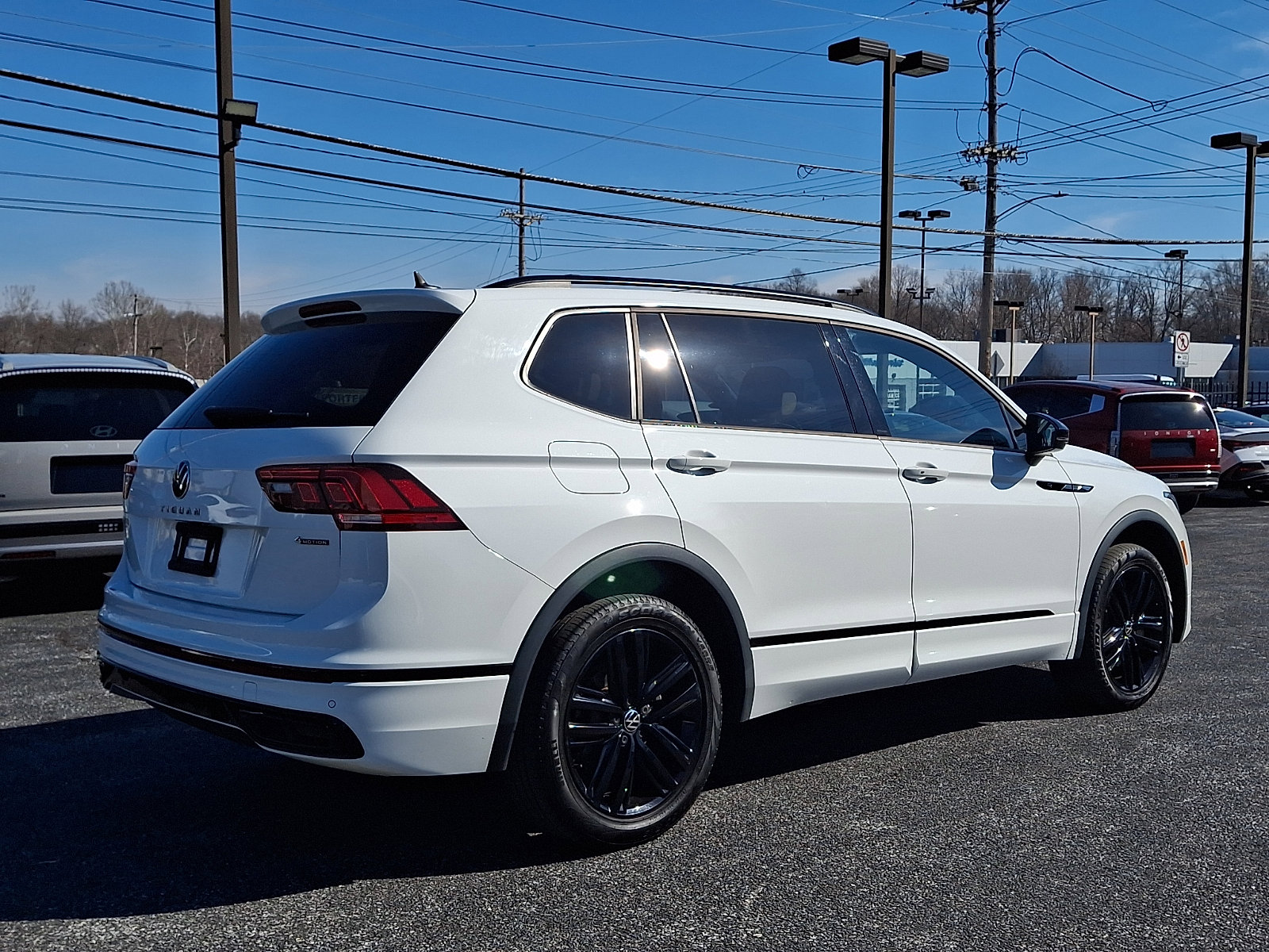 Used 2022 Volkswagen Tiguan SE R-Line image 6