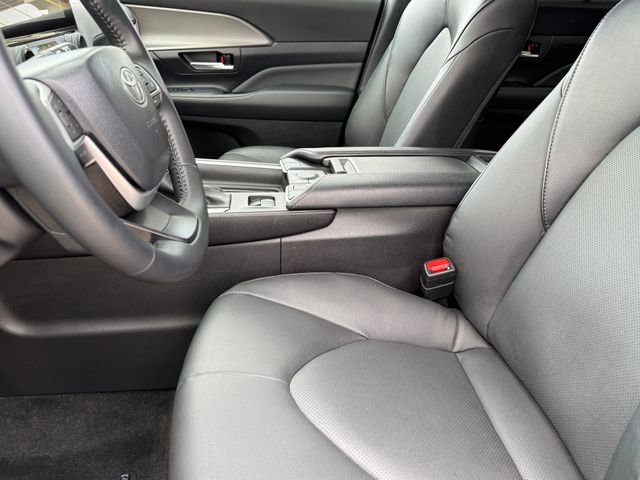 Used 2025 Toyota Grand Highlander FWD image 11