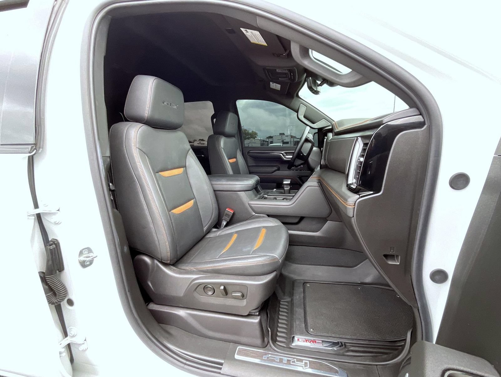 Certified 2024 GMC Sierra 1500 AT4 w/ Technology Package AWD/4WD image 17