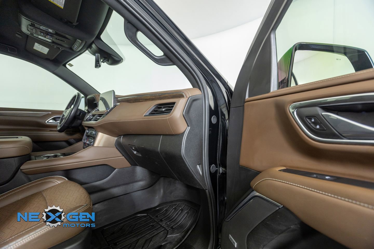 Used 2024 Chevrolet Suburban High Country w/ Advanced Technology Package image 40