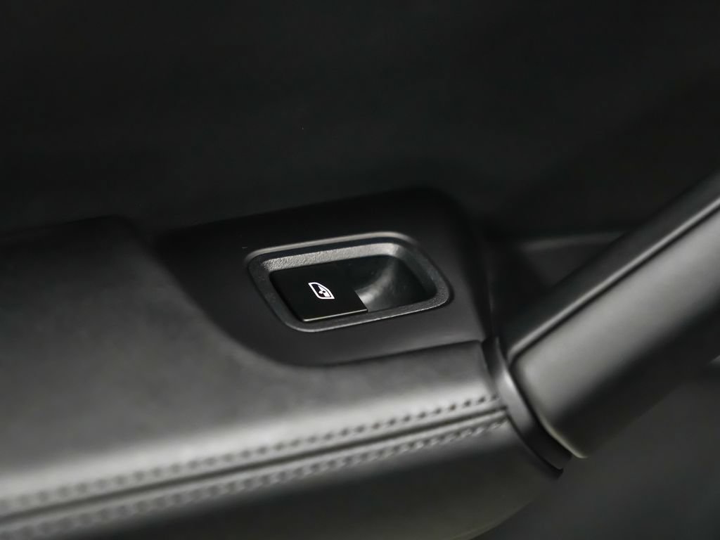 Used 2025 Porsche Cayenne Turbo AWD/4WD image 17