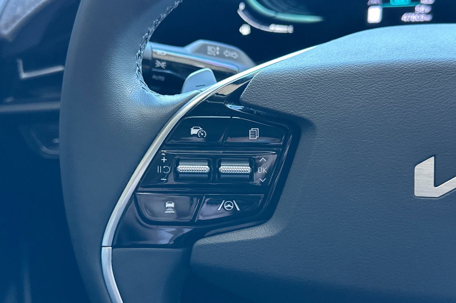 Used 2023 Kia Niro EX image 26