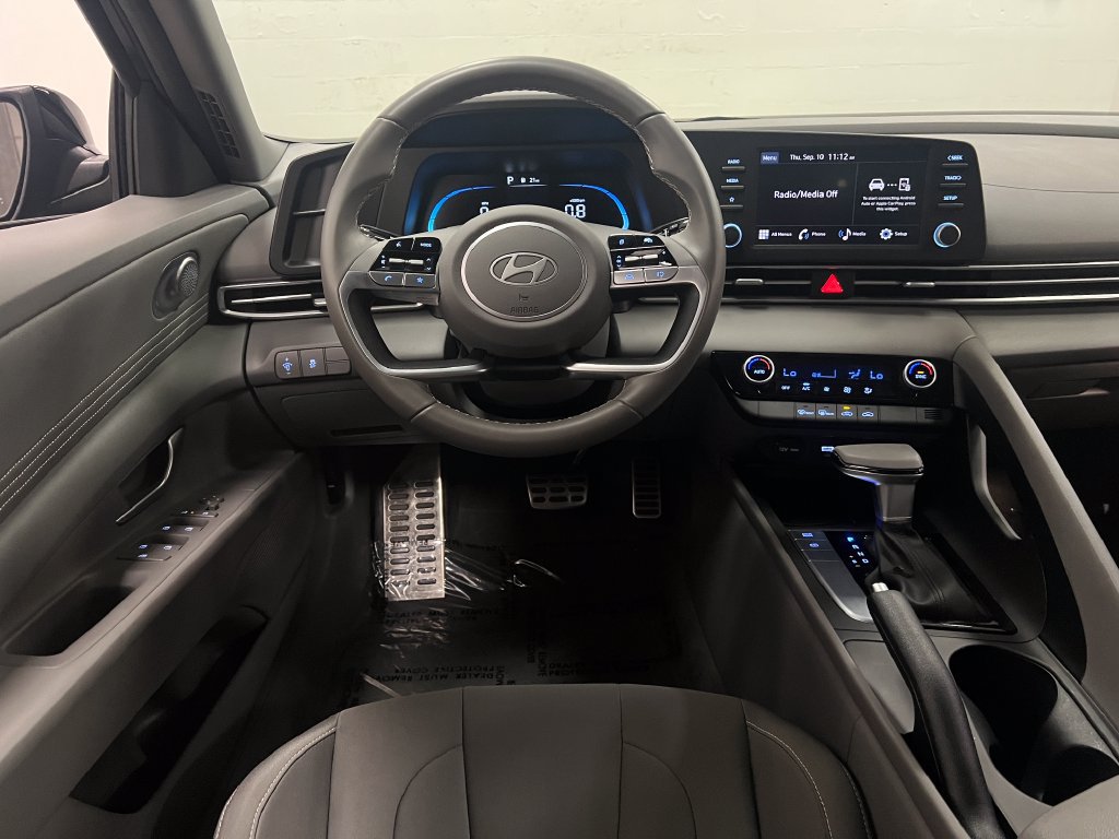 Used 2025 Hyundai Elantra Sport FWD image 14