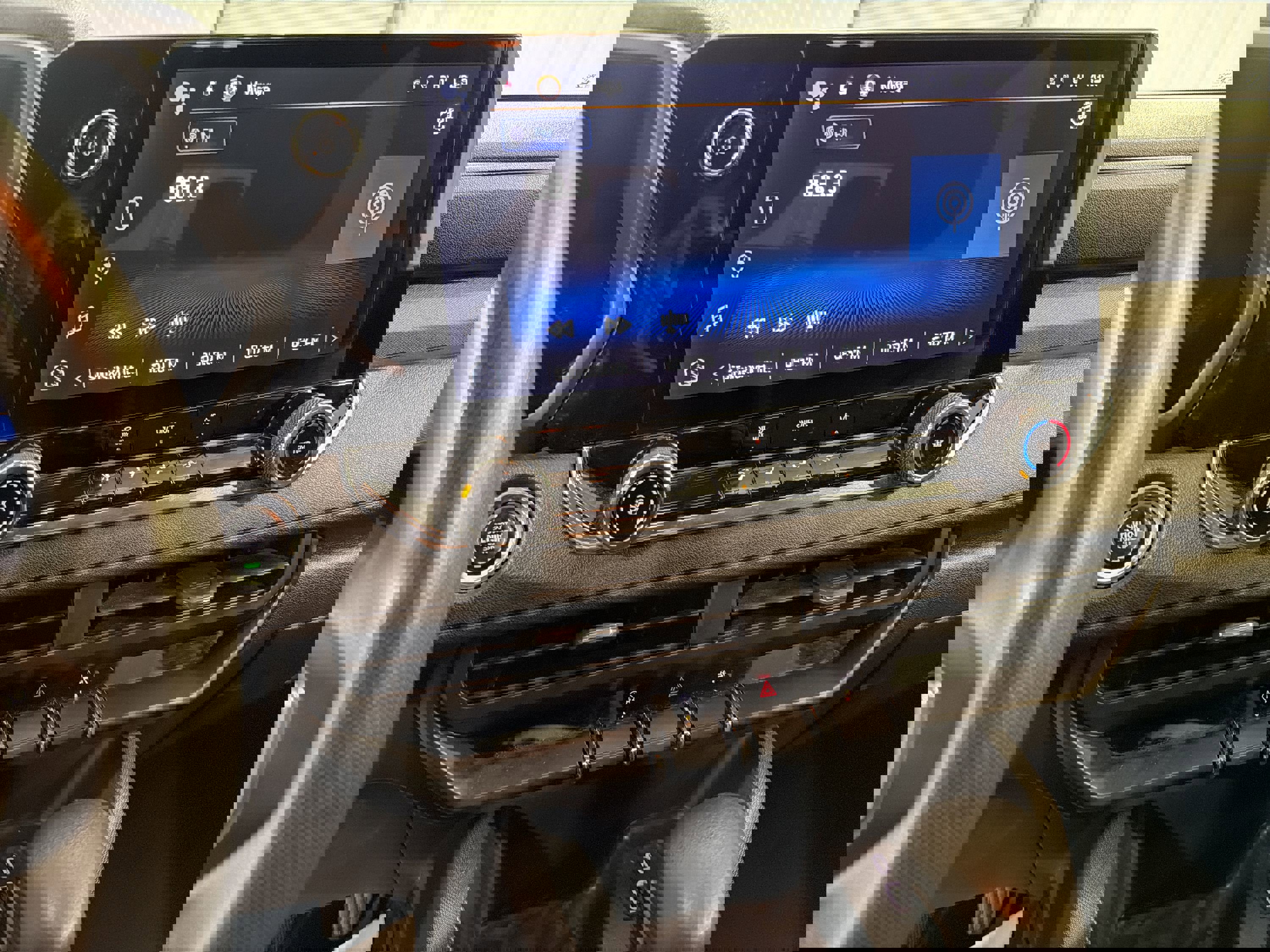 Used 2023 Chevrolet Colorado W/T image 17