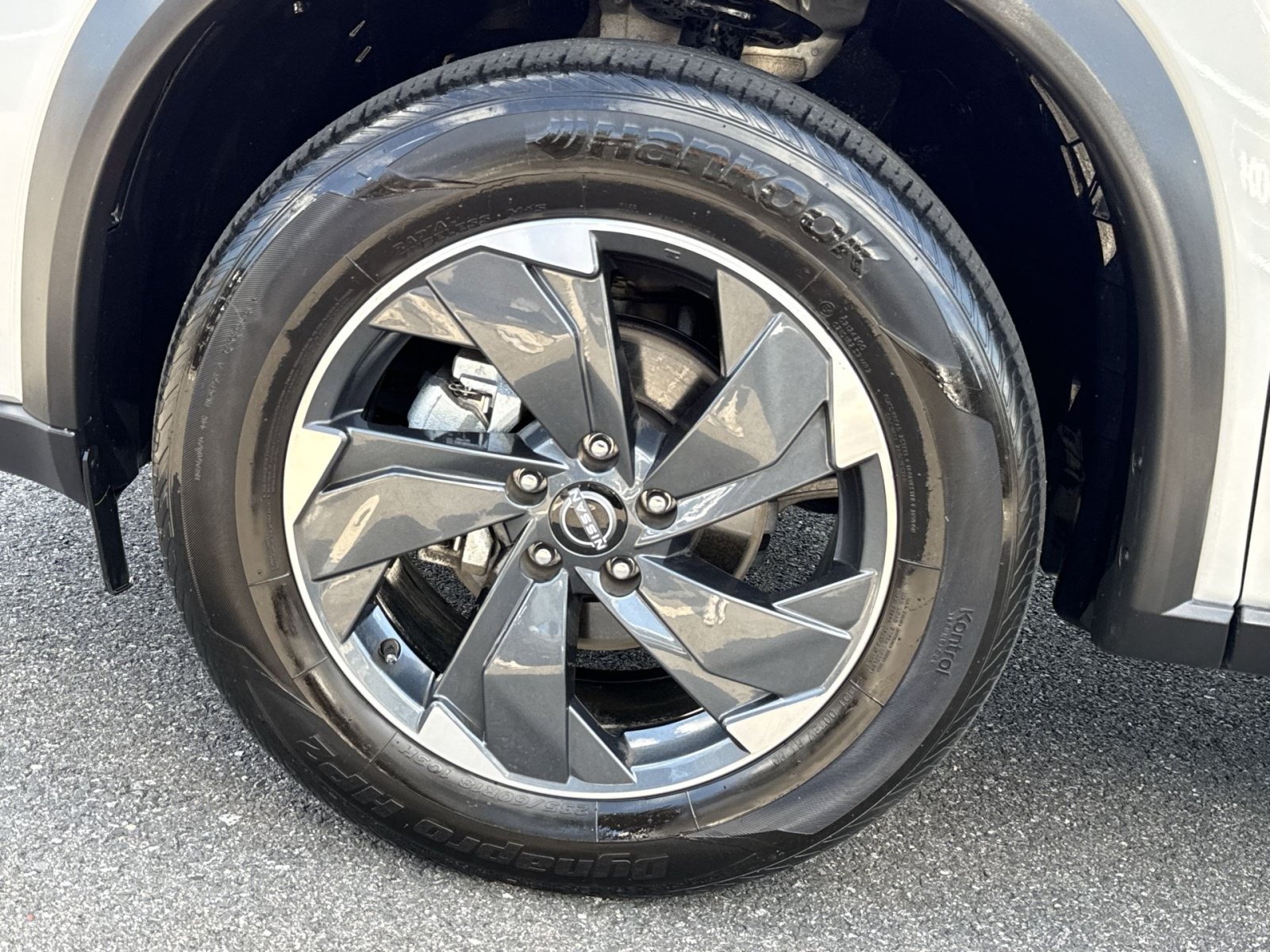 Used 2025 Nissan Rogue SV AWD/4WD image 12