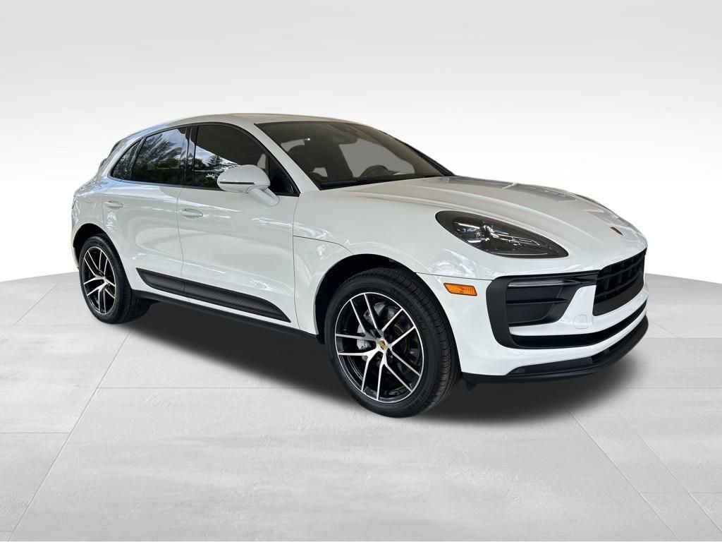 Used 2022 Porsche Macan image 2