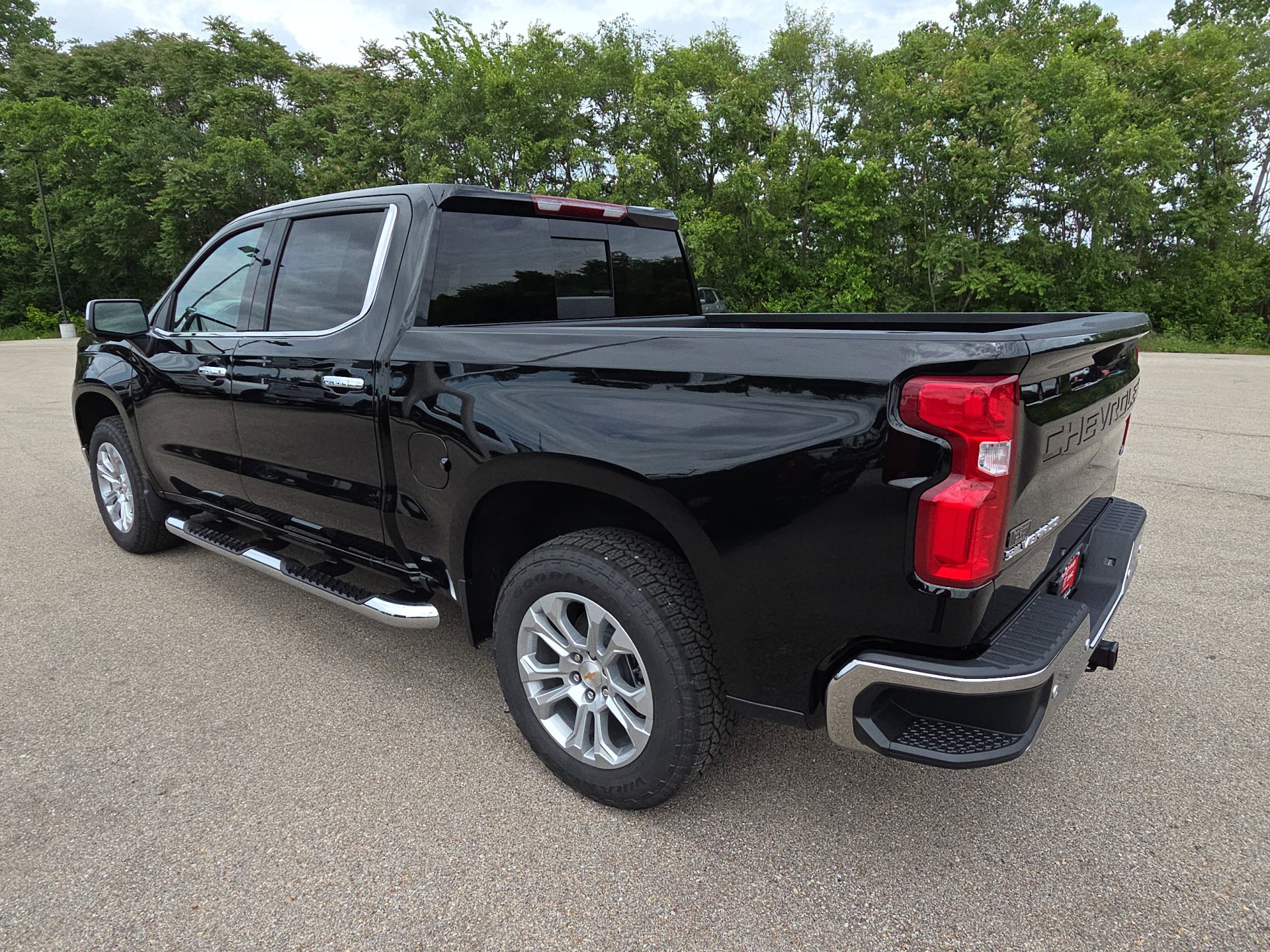 New 2026 Chevrolet Silverado 1500 LTZ w/ Z71 Off-Road Package AWD/4WD image 6