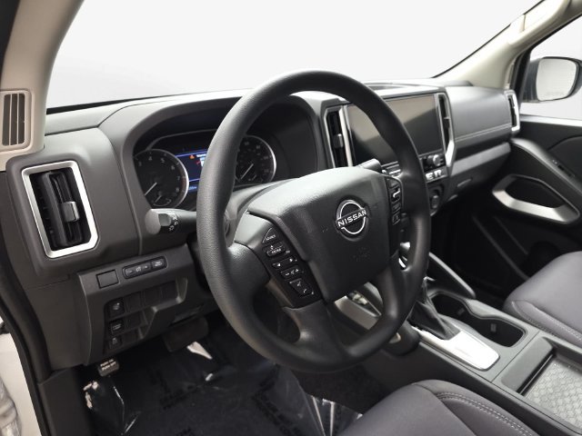 Used 2025 Nissan Frontier SV RWD image 16