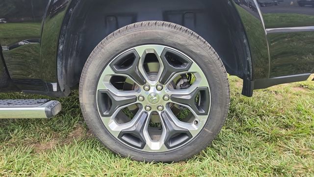 Used 2023 RAM 1500 Limited w/ Body Color Bumper Group AWD/4WD image 9
