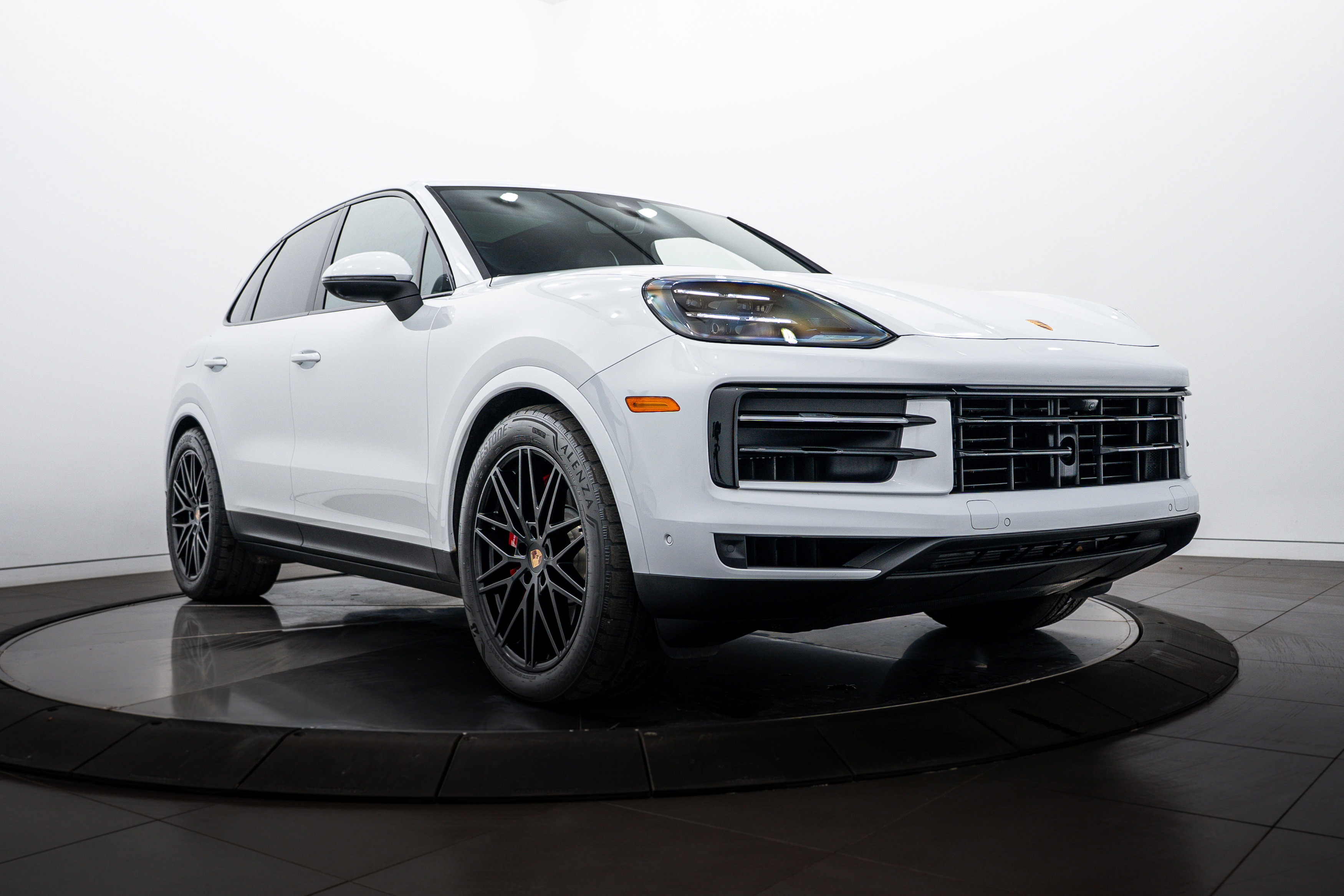 Certified 2025 Porsche Cayenne S image 9