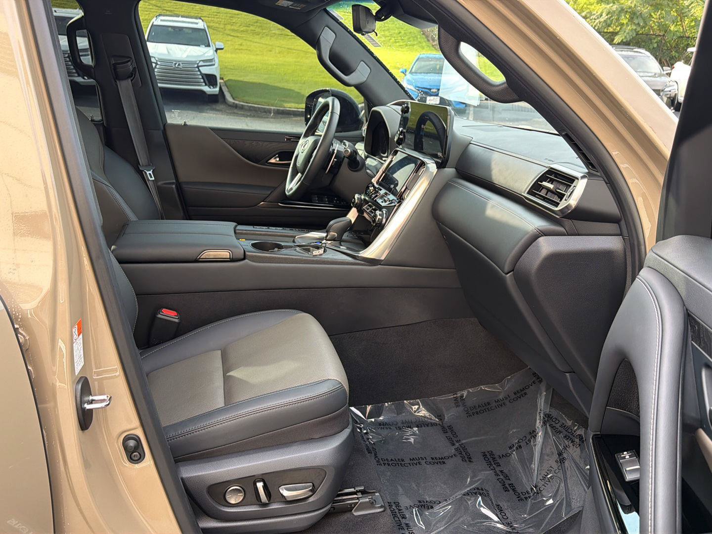 Certified 2025 Lexus LX 700h Overtrail AWD/4WD image 14